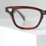 深みのあるアンバーカラーのヴィンテージメガネ Graceline G.M.12 ホーンRむウェリントンのクローズアップ