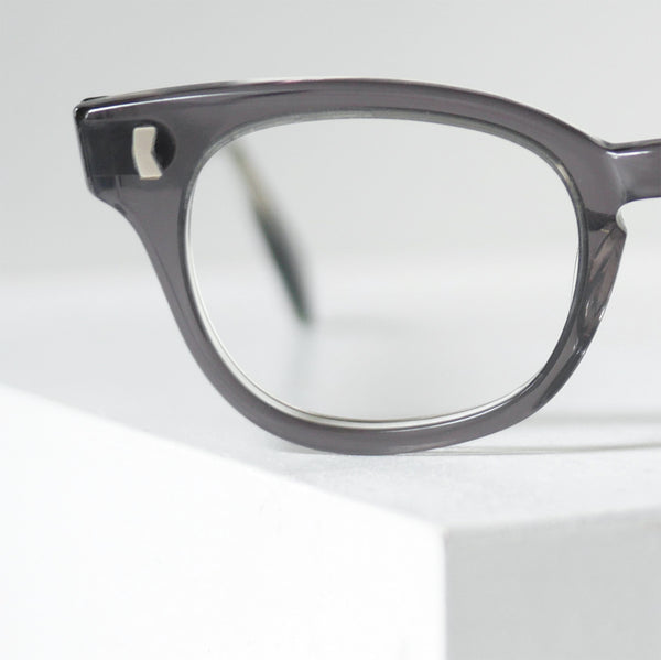 Liberty 9PAR 46/22 アメリカ製ヴィンテージメガネ ホーンリムウェリントン型 アップ画像