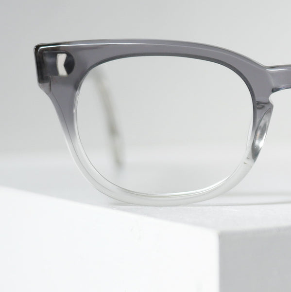 70年代ヴィンテージメガネ Liberty ホーンリムウェリントン型 9PAR 48/22 アメリカ製 アップ画像