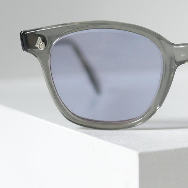 【American Optical】アメリカンオプティカル Z87・スモークグレー サングラス 48/23 ヴィンテージ