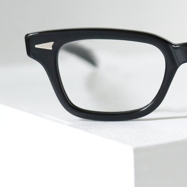 Imperial No.2359 ブラック ホーンリム・ウェリントン型ヴィンテージ眼鏡。1960年代製、保存状態良好なデッドストック