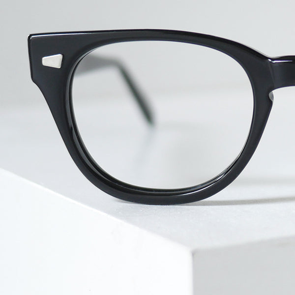Pathway ホーンリム型ヴィンテージ眼鏡。ブラックカラーの50/22フレーム、1960年代製デッドストック。アメリカ製ウェリントンスタイル