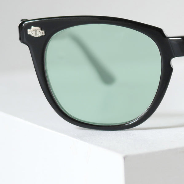 1960年代ヴィンテージ TITMUS Z87 セーフティーサングラス ブラック ホーンリムウェリントン型 48/20 デッドストック品のアップ写真