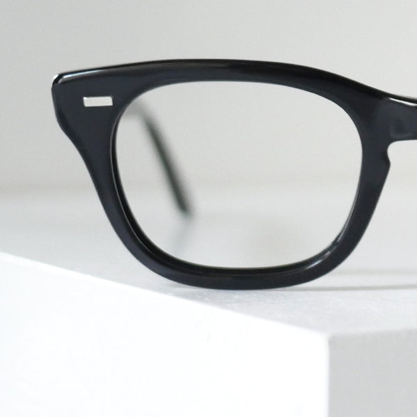 Bausch & Lomb ホーンリム眼鏡 46/24 ブラック。1970年代製の米軍配給モデル。希少なデッドストックのヴィンテージフレーム。アメリカ製。