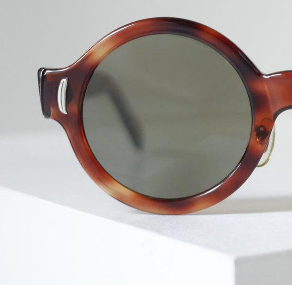 1960年代ヴィンテージ Victory Suntimer ラウンドサングラス アンバーフレーム グレーレンズ 46/23 USA製 デッドストック